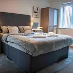 1 Bed House At Velvet Serviced Accommodation Swansea With Free Parking & Wifi - Sa1