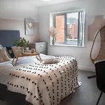 1 Bed House At Velvet Serviced Accommodation Swansea With Free Parking & Wifi - Sa1