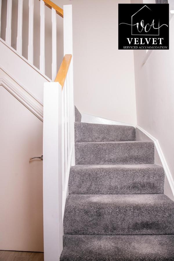 1 Bed House At Velvet Serviced With Free Parking & Wifi - Sa1 Guest house *