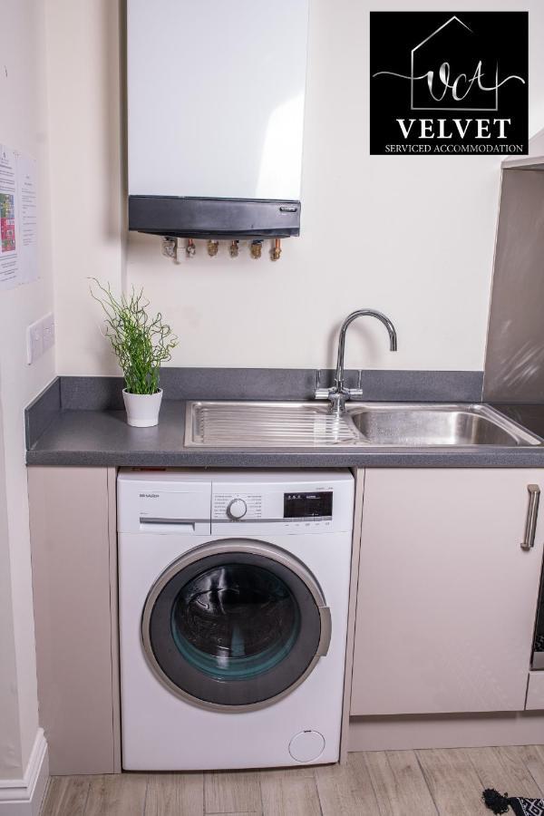 Guest house 1 Bed House At Velvet Serviced With Free Parking & Wifi - Sa1