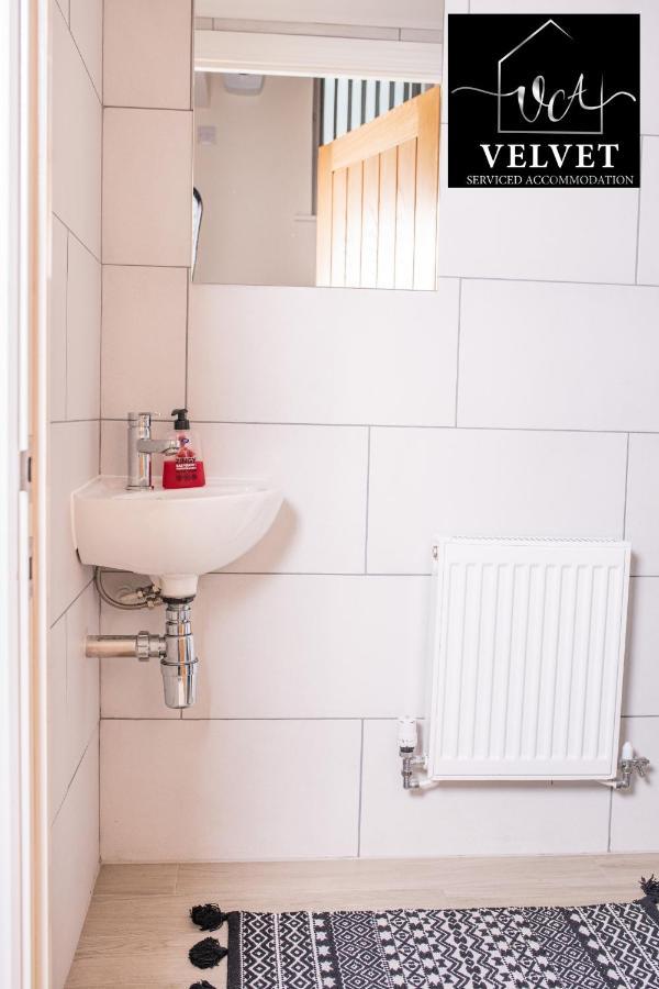 1 Bed House At Velvet Serviced With Free Parking & Wifi - Sa1 Guest house Swansea