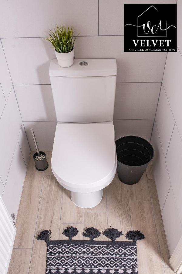 1 Bed House At Velvet Serviced With Free Parking & Wifi - Sa1 Guest house