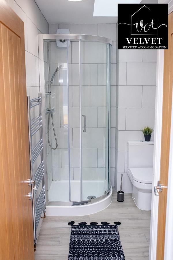 1 Bed House At Velvet Serviced With Free Parking & Wifi - Sa1