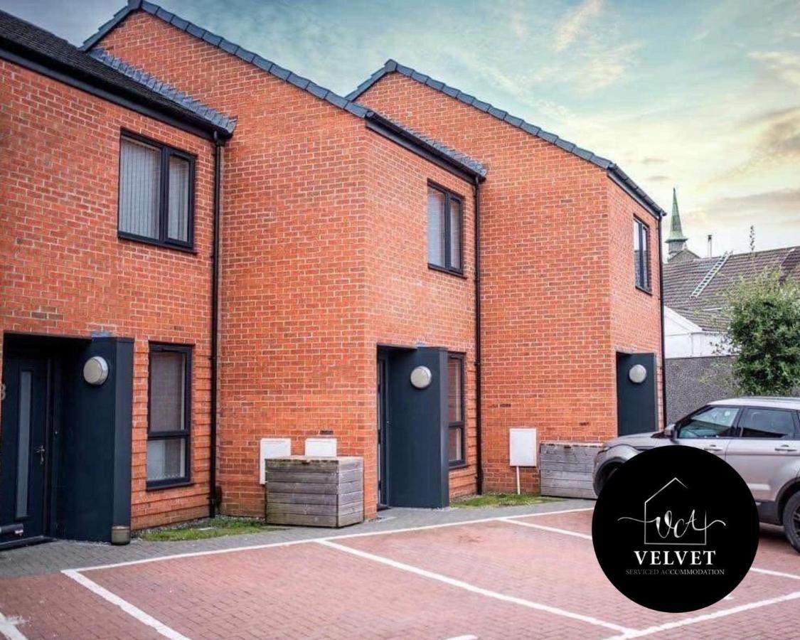 Guest house 1 Bed House At Velvet Serviced With Free Parking & Wifi - Sa1 Swansea