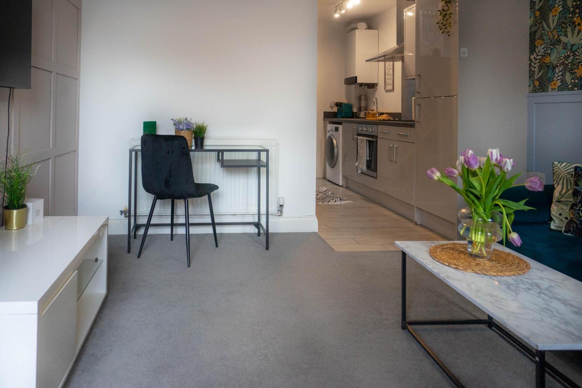 Guest house 1 Bed House At Velvet Serviced With Free Parking & Wifi - Sa1 *
